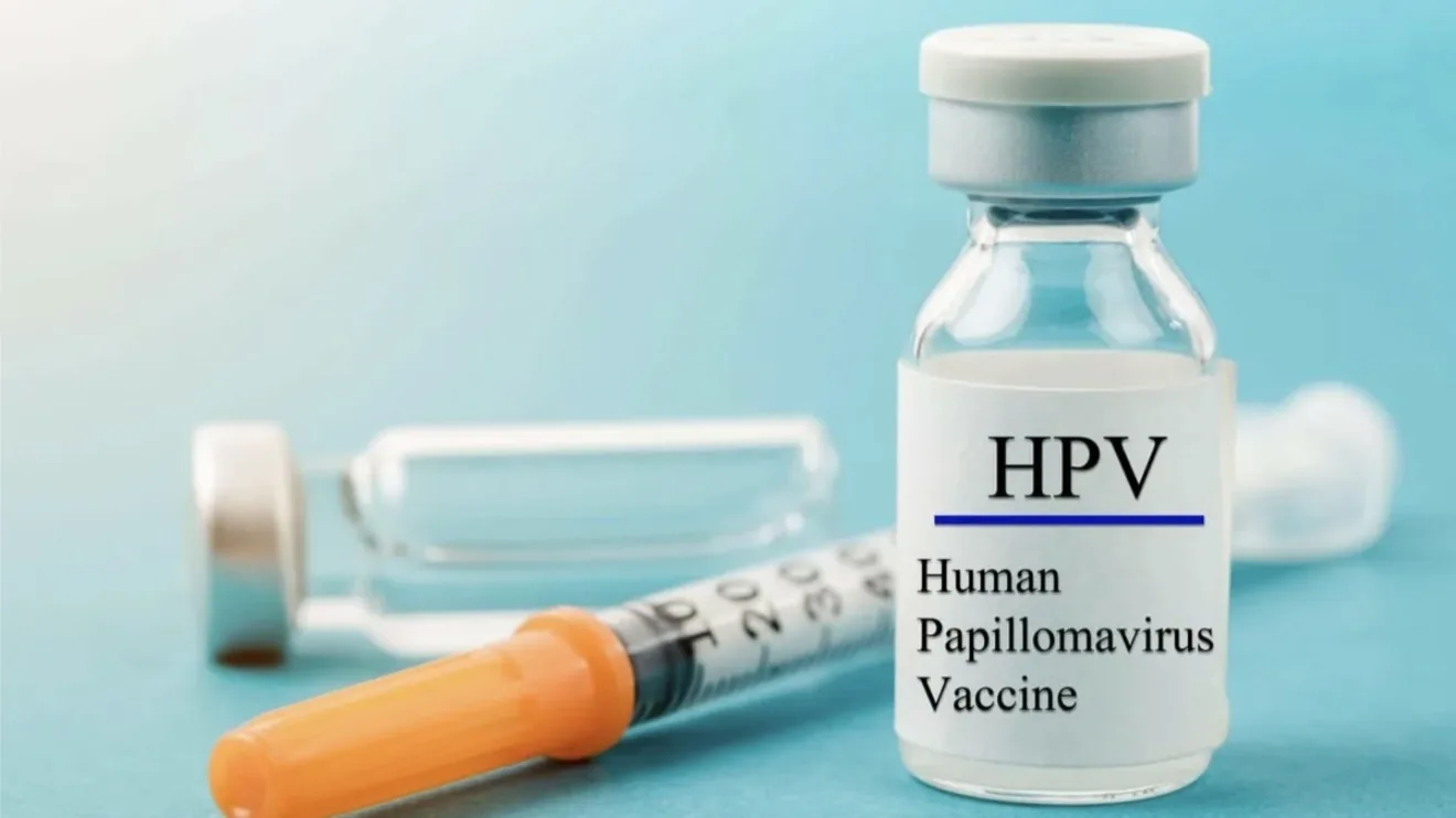 Вакцина от ВПЧ — флакон HPV vaccine и шприц
